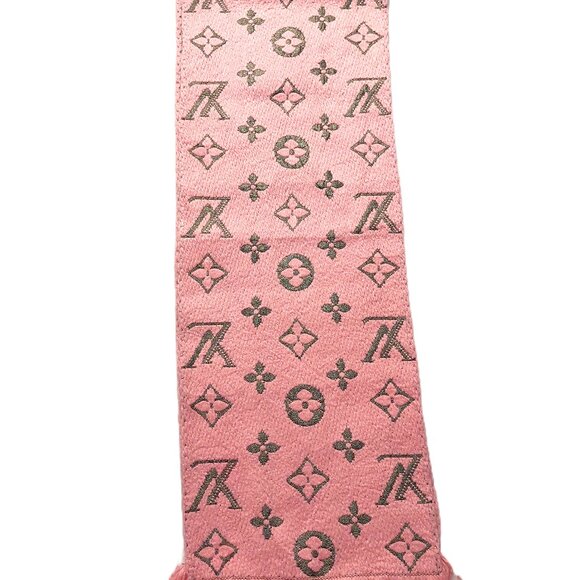 Louis Vuitton LV Pink Silver Shine Monogram Logomania Scarf Pre-Owned - Picture 5 of 13